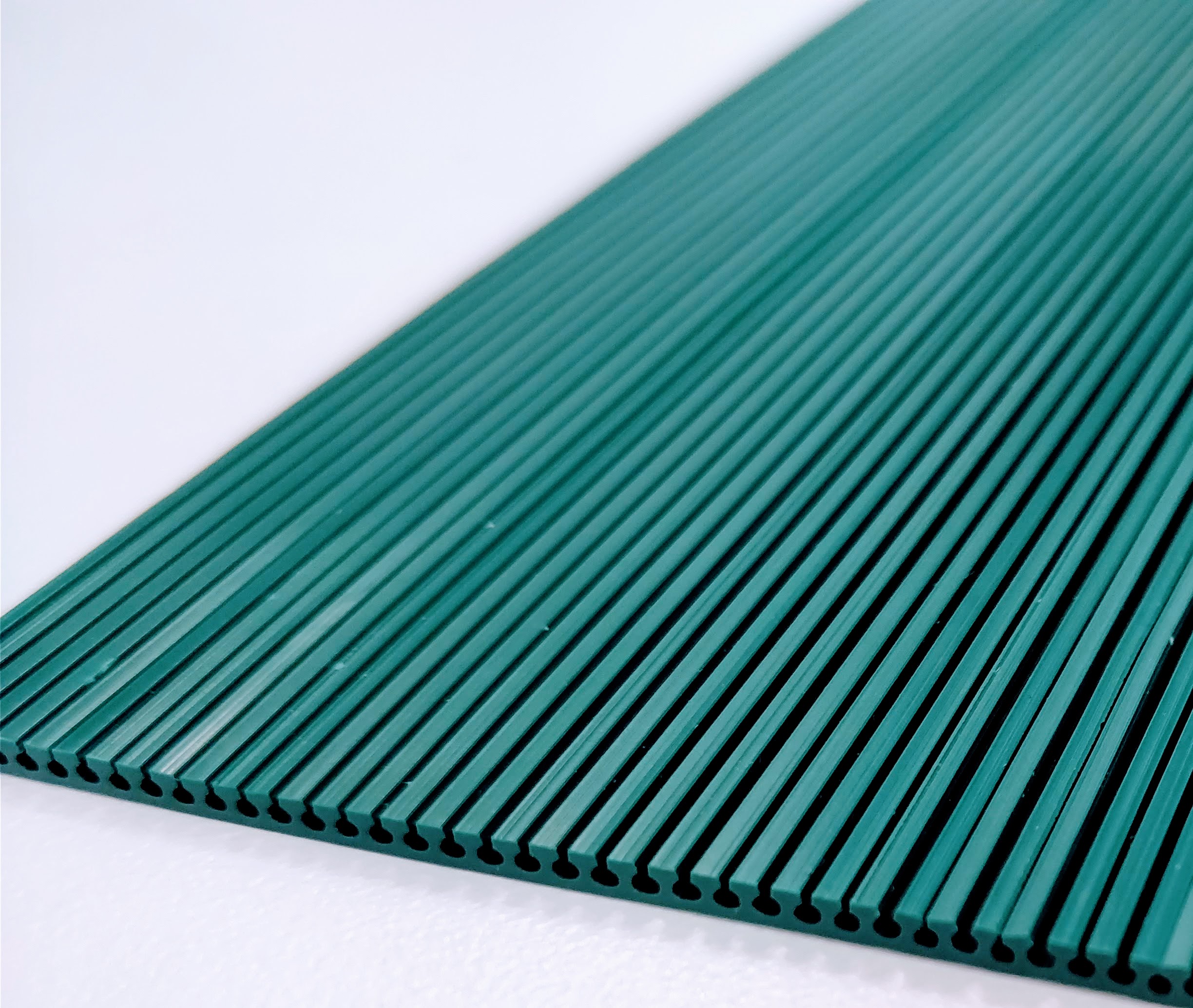 Ribbon-like drainage material